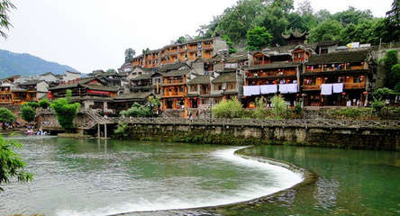 國(guó)內(nèi)旅游10個(gè)必去絕美旅游古鎮(zhèn)介紹